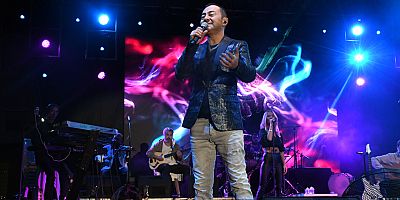 Serdar Ortaç Kemer'i coşturdu