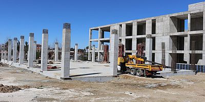 Serik Kültür Merkezi bünyesindeki düğün salonu inşaatı hızla sürüyor