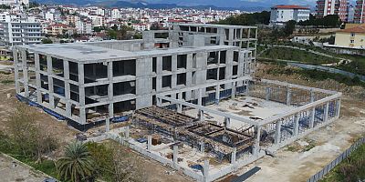 Serik Kültür Merkezi bünyesindeki düğün salonu inşaatı hızla yükseliyor