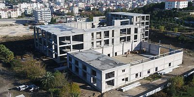 Serik Kültür Merkezi bünyesindeki düğün salonunda beton imalatı bitti