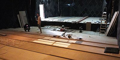 Sinema ve tiyatro salonunda çalışmalar sürüyor