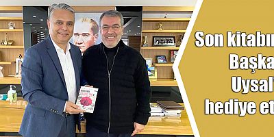 Son kitabını Başkan Uysal’a hediye etti