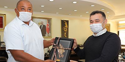 Sosyal medyanın gündemindeki Fransızlar Başkan Yücel'i ziyaret etti