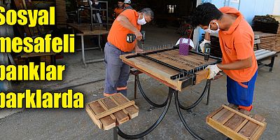 Sosyal mesafeli banklar parklarda