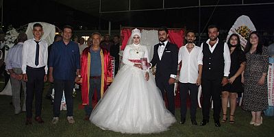 Stadyumda düğün töreni  