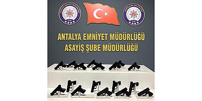 Şüphe üzerine durdurulmak istenen araçta 17 tabanca ele geçirildi