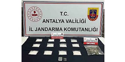 Şüpheli şahsın üzerinde ve aracında uyuşturucu madde bulundu