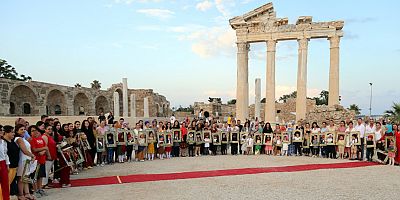 Tablolar Apollon'da hayat buldu