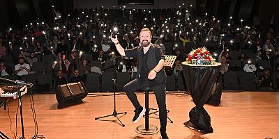 Talha Bora Öge ve orkestrası ile şiir ve türkü şöleni yaşandı