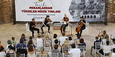 Tarihi Kızılkule müzikle renklendi