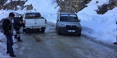 Taşatan Yolu’nda tuzlama çalışması