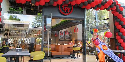 Tavuk Dünyası'ndan Antalya'ya üç yeni şube