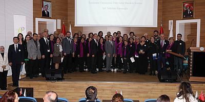 Tazelenme Üniversitesi öğrencilerinden sergi ve koro etkinliği