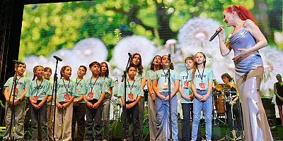 TEGV’li çocuklar Candan Erçetin ile sahne aldı