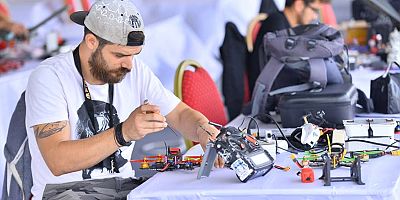 Teknoloji Tutkunları Yarışıyor