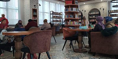 Tekvando’dan sonra kütüphaneye koşuyorlar