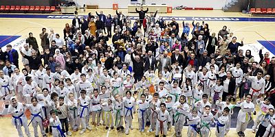 Tekvandocuların üst kuşak sevinci