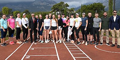 Tenisin kalbi Kemer’de atıyor