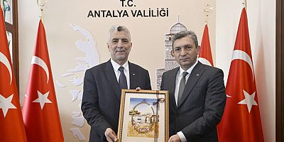 Ticaret Bakanı Bolat, Antalya Valiliği'ni ziyaret etti