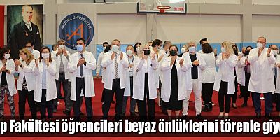 Tıp Fakültesi öğrencileri beyaz önlüklerini törenle giydi