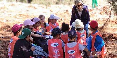 Tohumdan fidana uzanan süreci uygulamalı öğreniyorlar