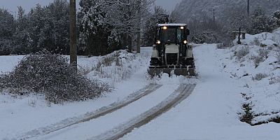 Torosların zirvelerinde karla mücadele çalışması sürüyor