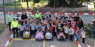 Trafik bilgilendirme çalışmaları devam ediyor