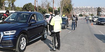 Trafik ekipleri aralıksız çalışmaya devam ediyor