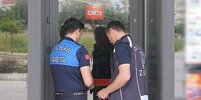 Tüketim tarihi geçmiş ürün satan zincir market mühürlendi