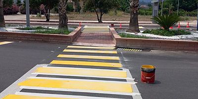 Turizm Bulvarı’nda yaya geçitleri boyandı