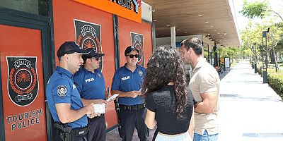 Turizm polislerinin bilgilendirme çalışmaları devam ediyor