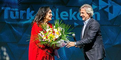 Türk Telekom Yeşilçam’ın sultanı Türkan Şoray’ı hayranlarıyla buluşturdu