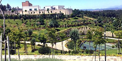 Türkbeleni Kent Parkı’na 12 bin 400 çiçek dikildi