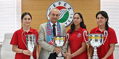 Türkiye’nin gol kraliçesi Gazel Dikme Kepez’i gururlandırdı