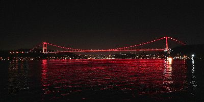 Türkiye'nin sembol yapıları Kızılay Kırmızısı ile ışıklandırıldı