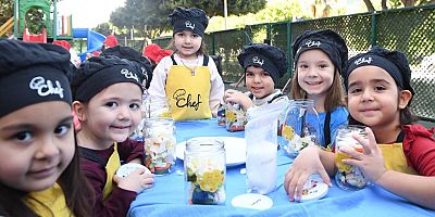 Turşular Konyaaltı'nın minik elleriyle kuruldu