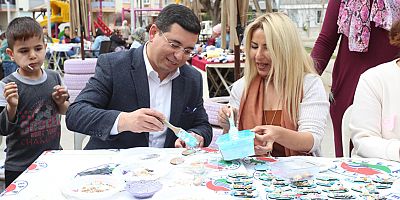 Tütüncü, depremzedeler için magnet yaptı