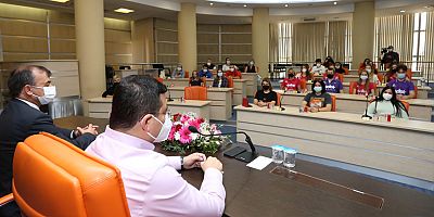 Tütüncü’nün konukları Erasmus öğrencileri