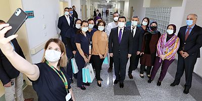 Tütüncü sağlık çalışanlarının kadınlar gününü kutladı