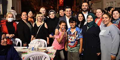 Tütüncü, Yenikapı sakinleriyle iftar sofrasında buluştu