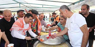 Tütüncü, Yörüklerin Şöleni’nde keşkek dağıttı