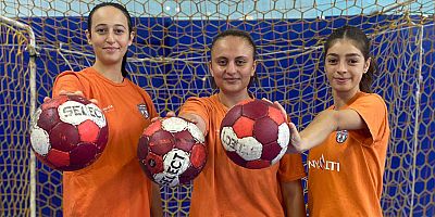 Üç oyuncuya milli davet