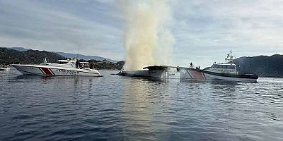 Üçağız limanında yanan tekne kullanılamaz hale geldi