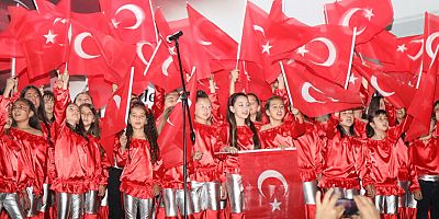 Uluslararası Halk Dansları ve Koro beğeni topladı