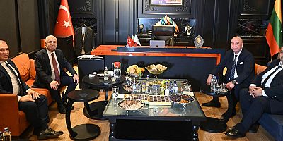 Ümit Özdağ Alanya Eğitim Dayanışma Yardımlaşma Vakfı’nı ziyaret etti