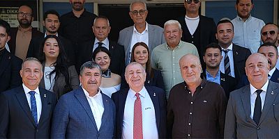 Ümit Özdağ Antalya Toptancı Hal Yaş Sebze ve Meyve Komisyoncuları Derneği'ni ziyaret etti