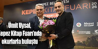 Ümit Uysal, Kepez Kitap Fuarı’nda okurlarla buluştu