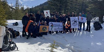Üniversiteli Dağcılar Kızlar Sivrisi'ne tırmandı