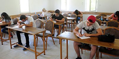Üniversiteye hazırlanan öğrencilerden gerçek sınav provası