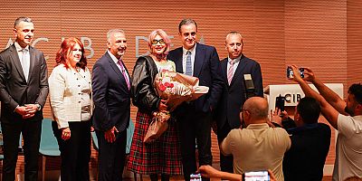 Ünlü şarkıcı Hande Yener meme kanserini nasıl yendiğini anlattı